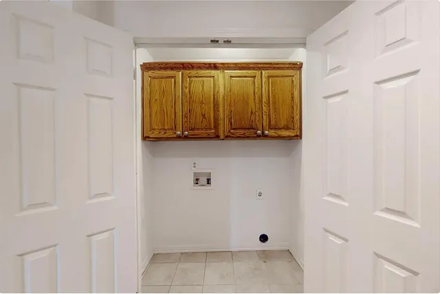 a view of walk in closet