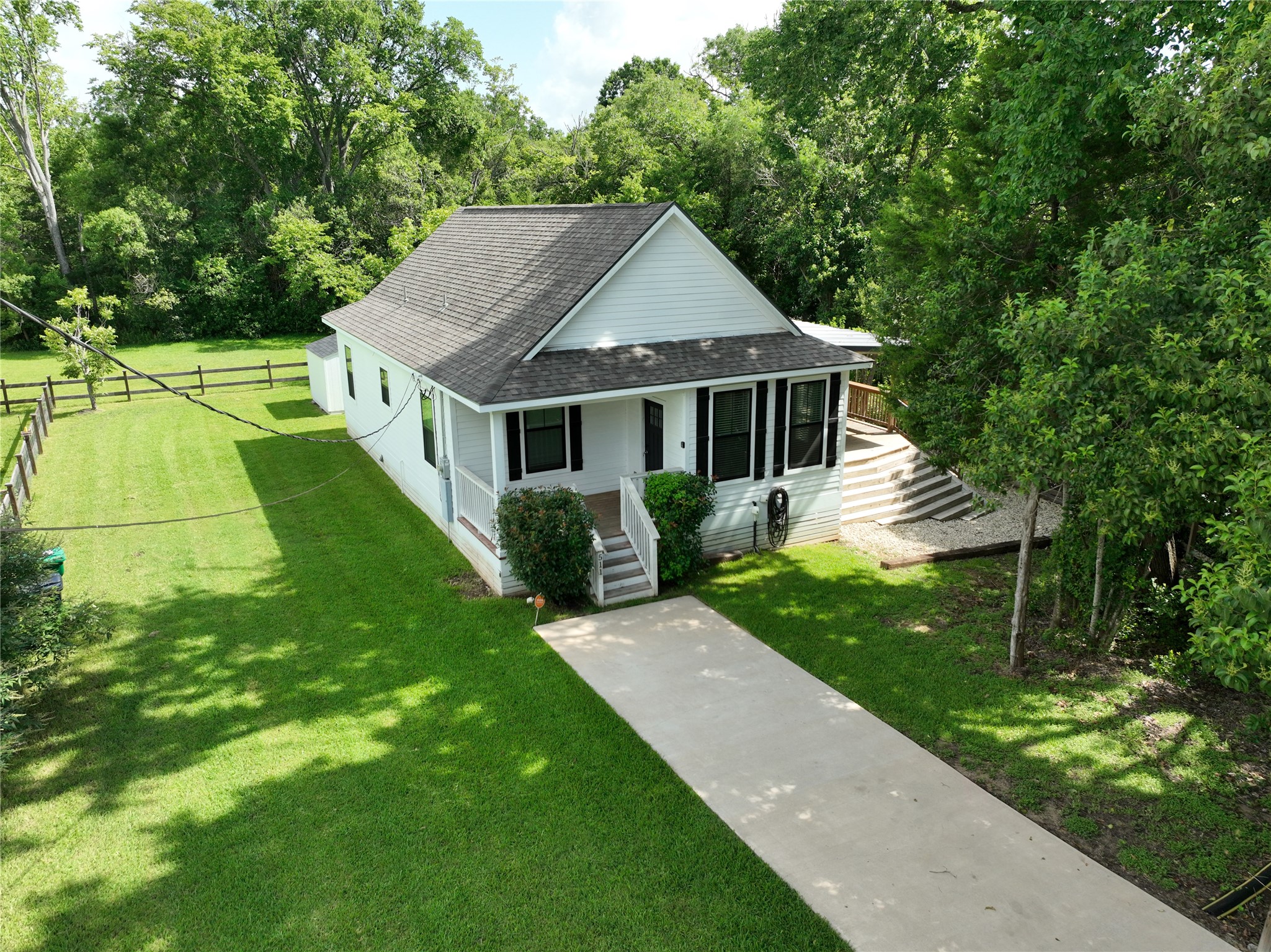 511 Pecan Street Brenham, TX 77833 - Photo 2 of 26
