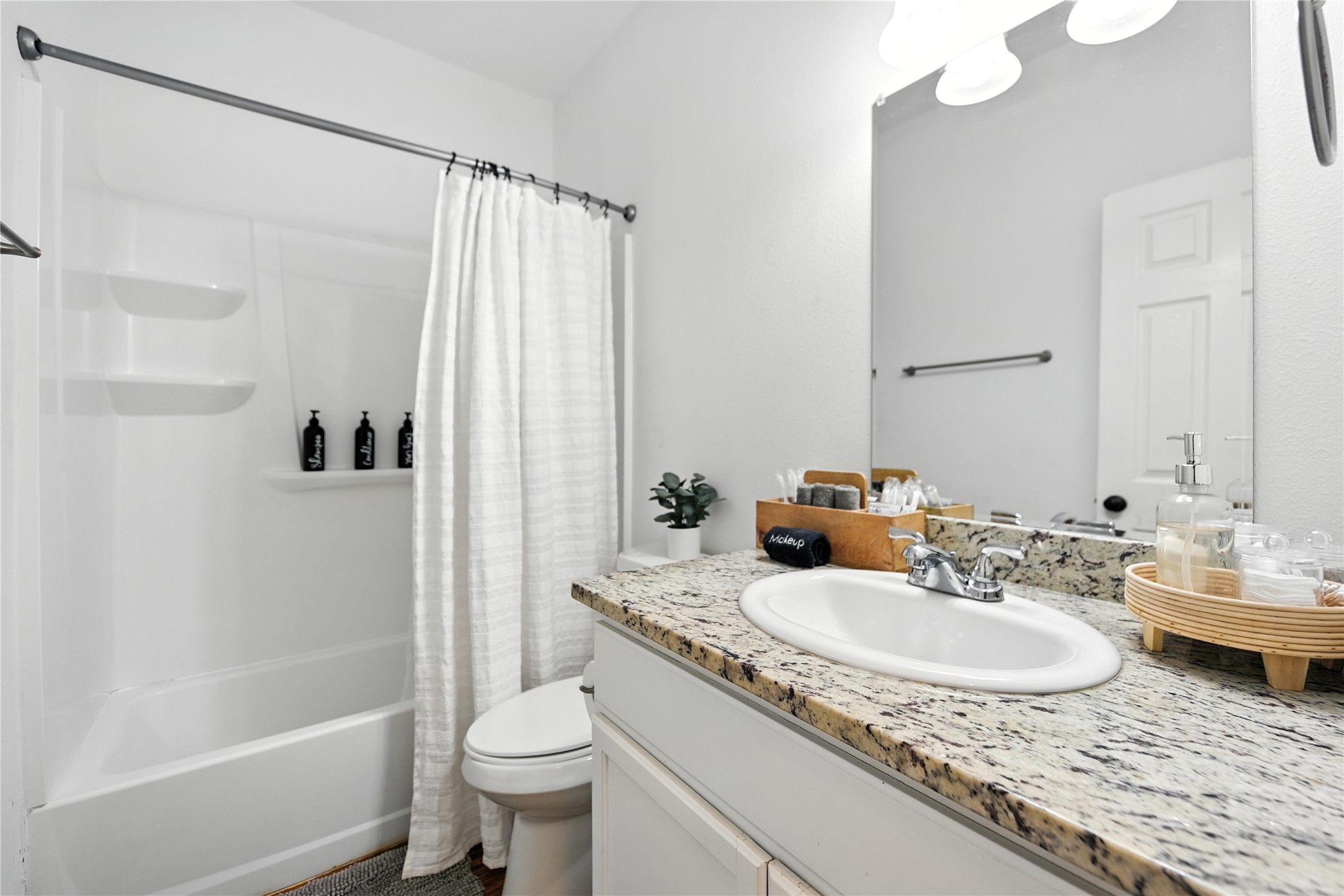 511 Pecan Street Brenham, TX 77833 - Photo 21 of 26 primary bath