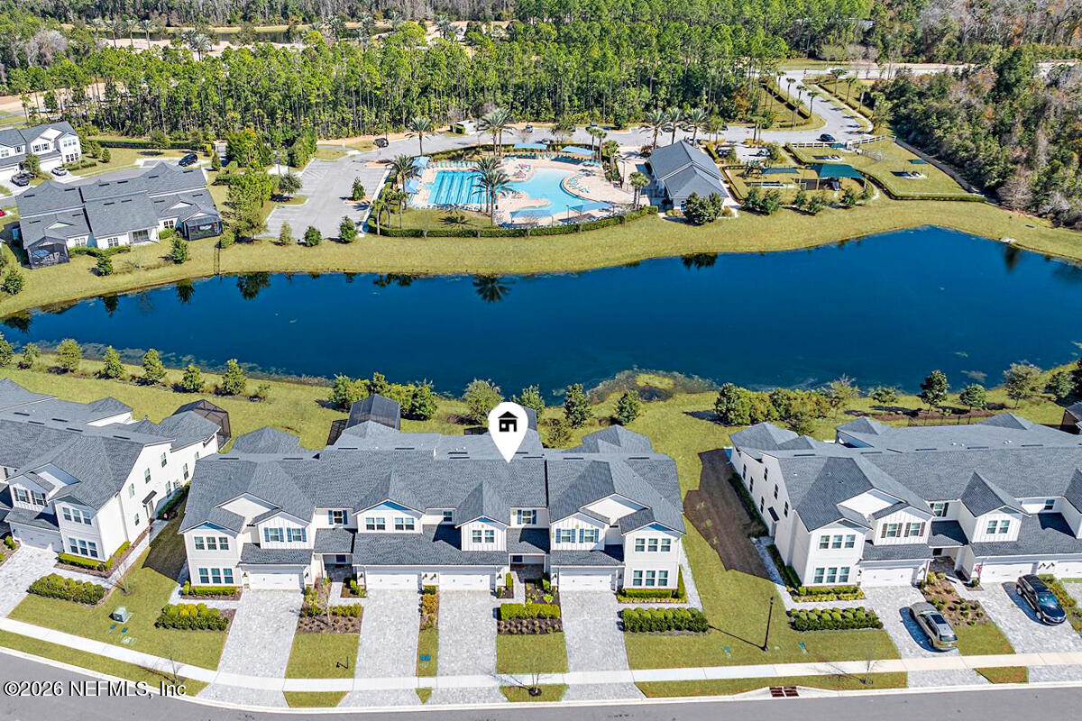 Close to the Pool & Park!