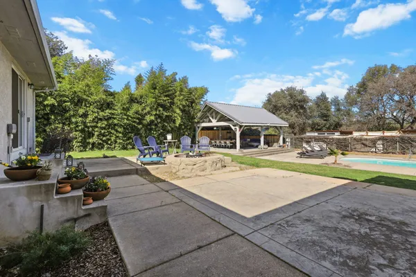 a view of a house with entertaining space