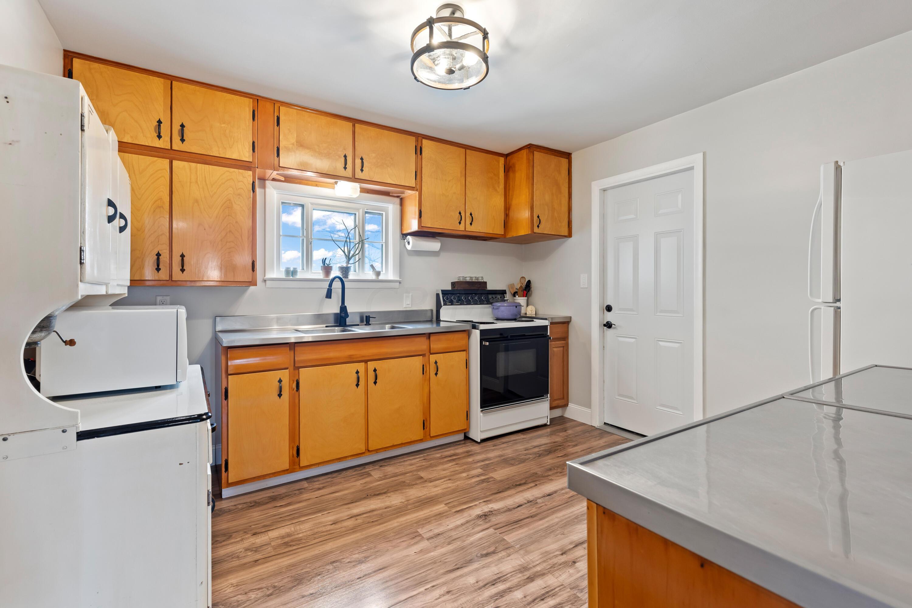 8392 Lancaster Road Hebron, OH 43025 - Photo 7 of 26 Kitchen