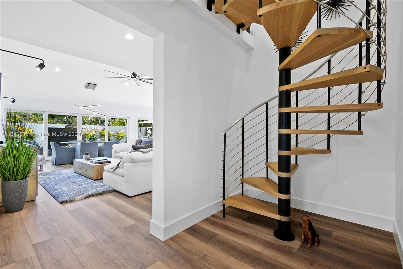 136 Sand Pine Drive Jupiter, FL 33477 - Photo 17 of 30 a living room with furniture