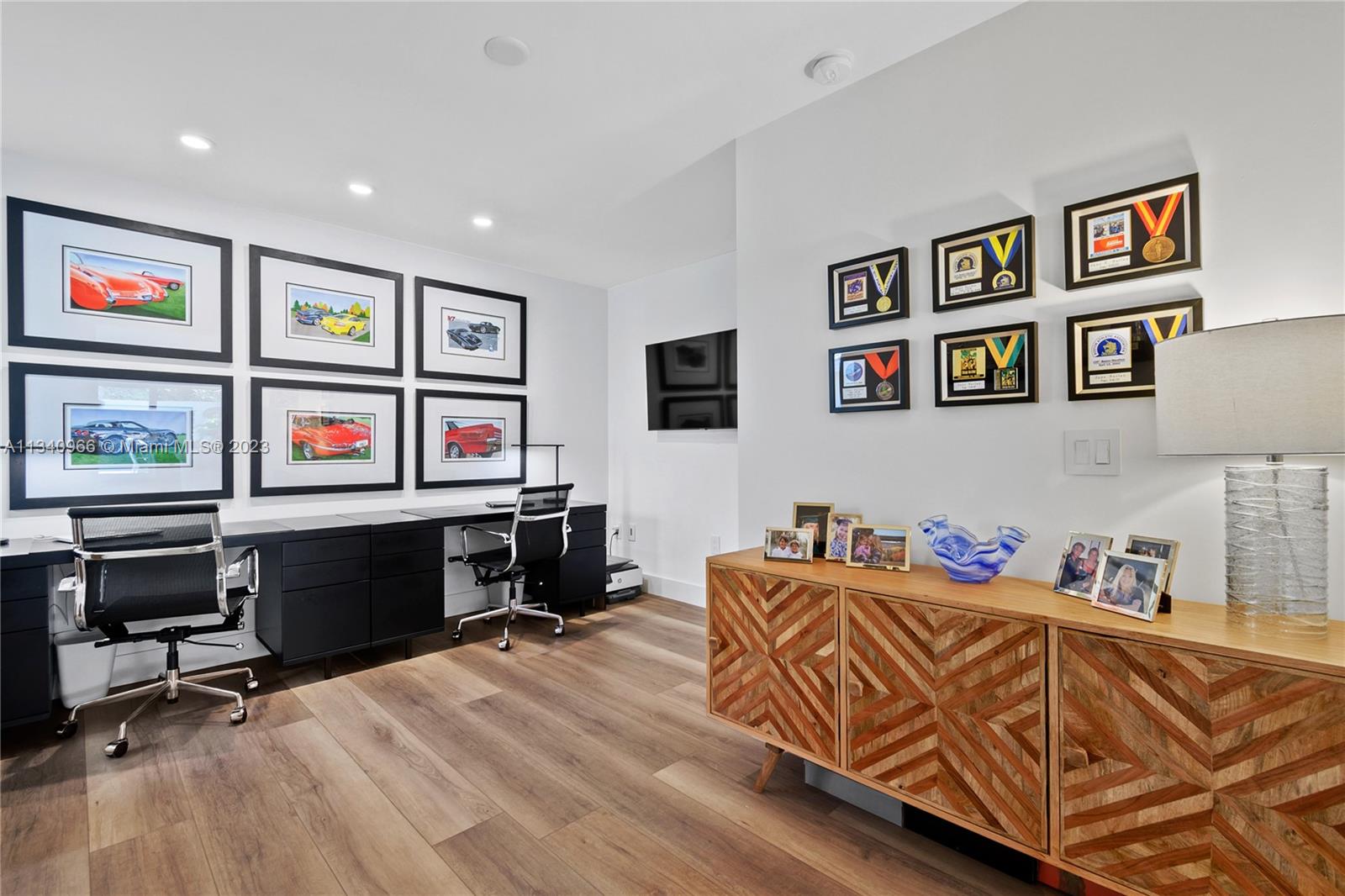 136 Sand Pine Drive Jupiter, FL 33477 - Photo 9 of 30 a living room with furniture