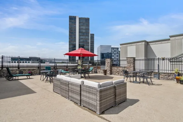 $1,800 | 1803 Broadway, Unit 612, Nashville, TN 37203