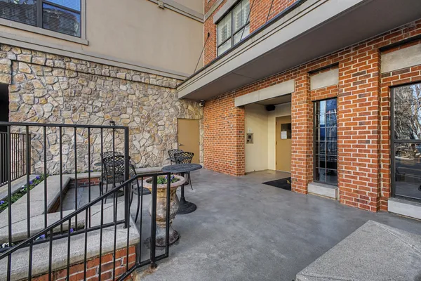 $1,800 | 1803 Broadway, Unit 612, Nashville, TN 37203