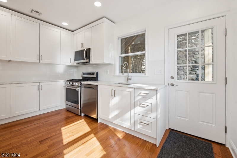 915 Main Street, Unit 2R Boonton, NJ 07005 - Photo 3 of 19