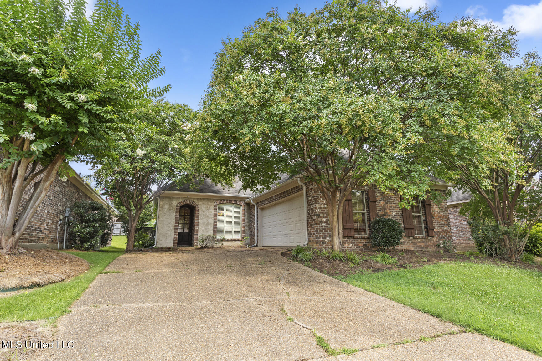 211 Lake Harbour Landing Ridgeland, MS 39157 - Photo 1 of 21 Front View
