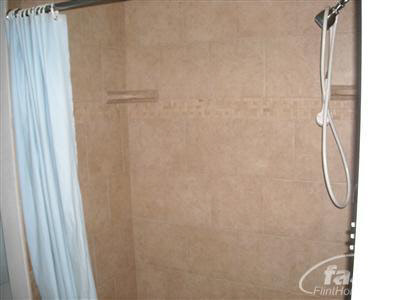 1046 South Graham Road Flint, MI 48532 - Photo 14 of 24 20165929-13.JPG