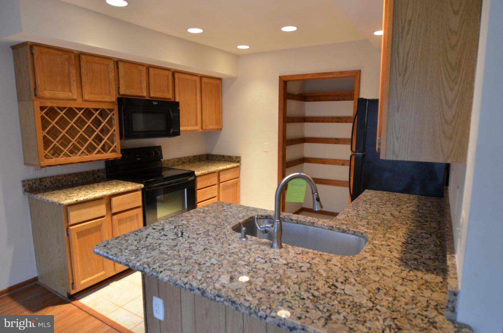 12382 Hunters Grove Road Manassas, VA 20112 - Photo 8 of 20 Kitchen