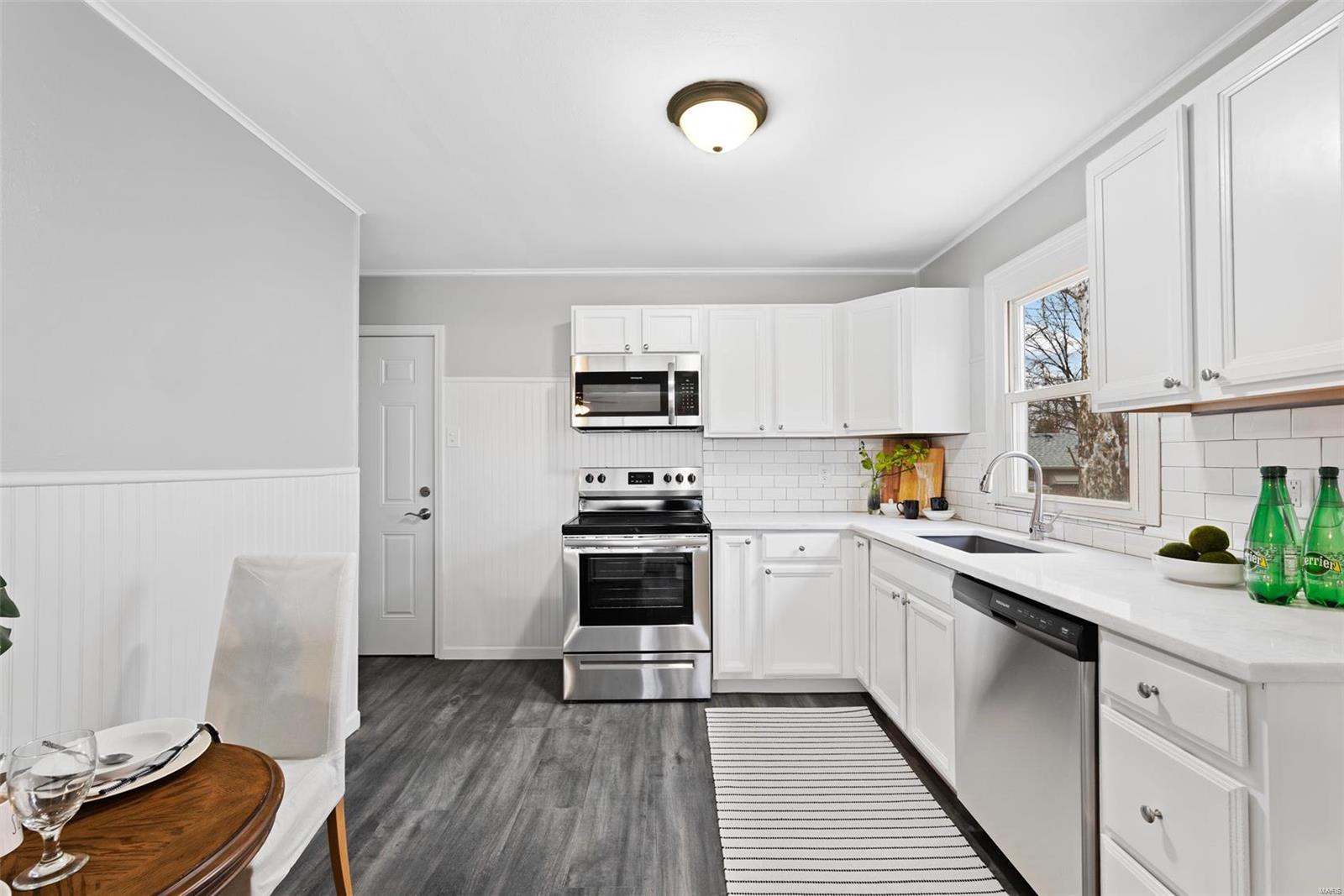 4651 Heege Road St. Louis, MO 63123 - Photo 3 of 17 Gallery Image 3