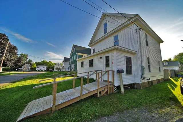 $99,900 | 4 Bowdoin Street, Houlton, ME 04730