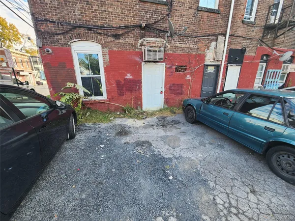 $1,575 | 57 Carpenter Avenue, Newburgh, NY 12550