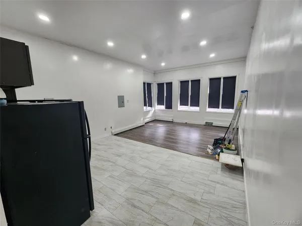 a view of livingroom with furniture