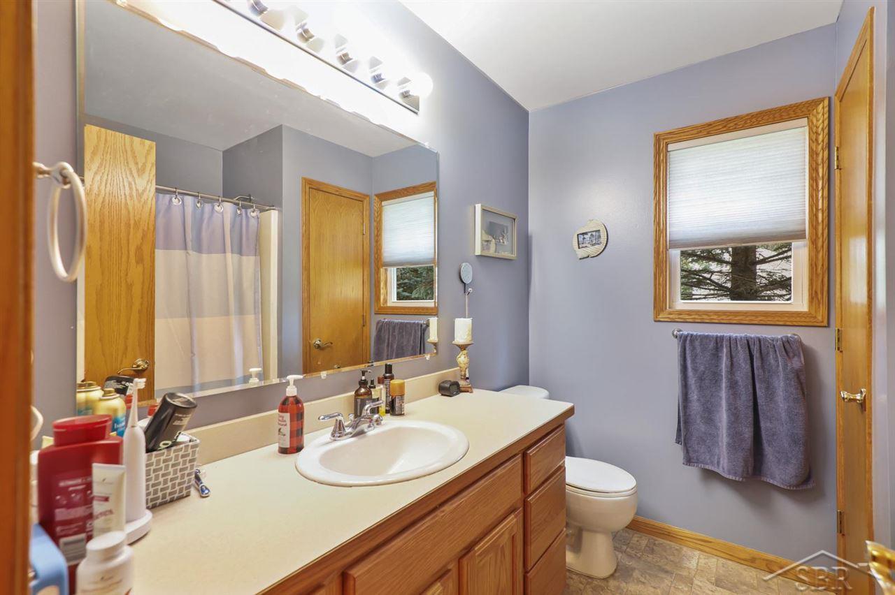 604 Bacon Road Saginaw, MI 48609 - Photo 27 of 62 50052163-26.JPG