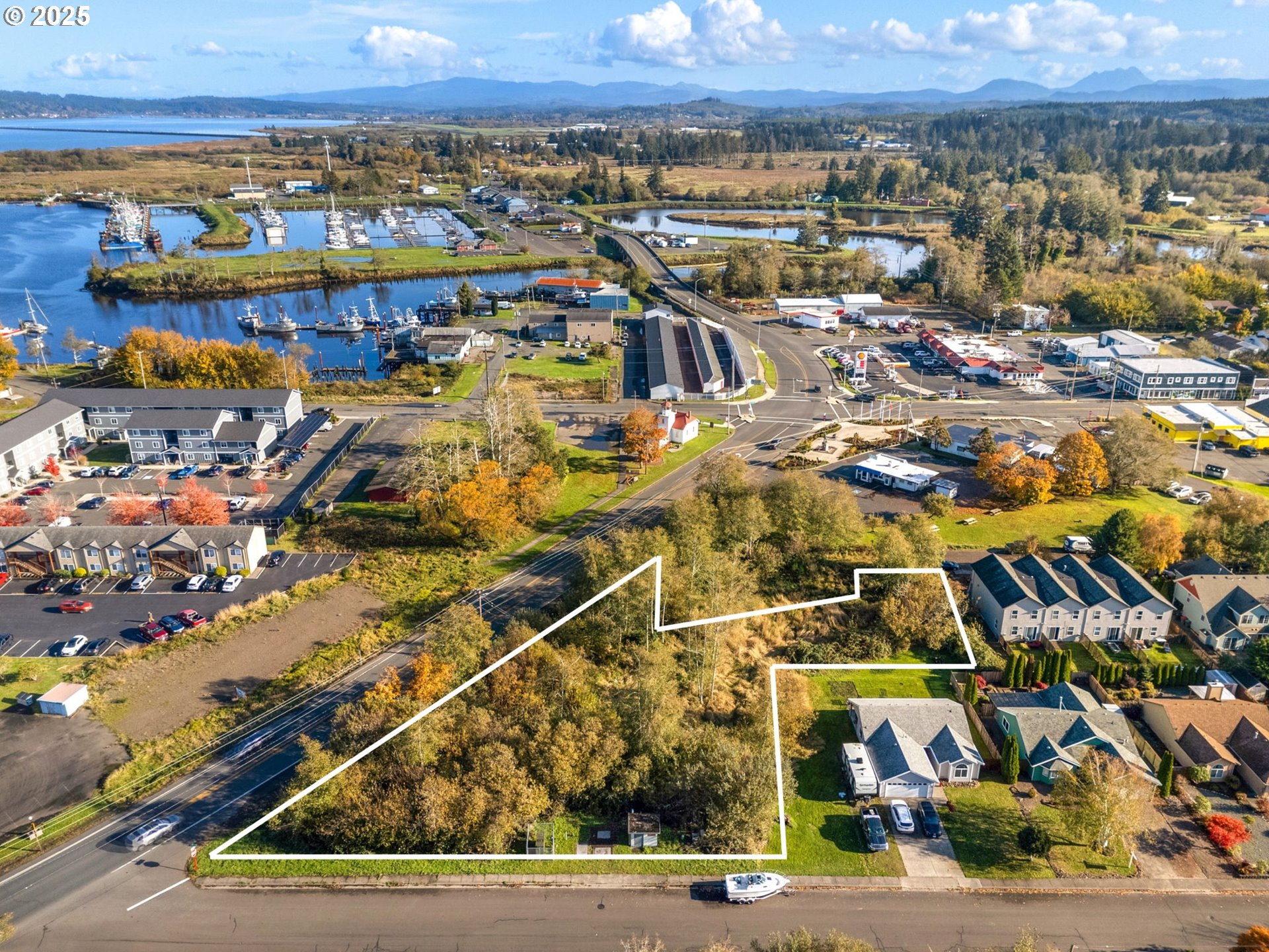 59 Southwest Main Court Warrenton, OR 97146 - Photo 7 of 9 a view of a city