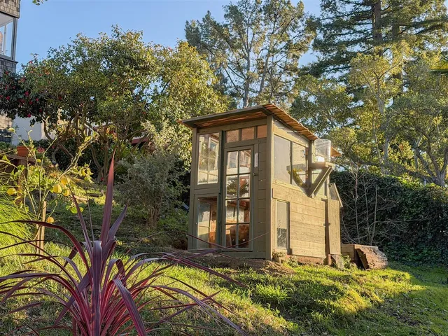 $995,000 | 5807 Colton Boulevard, Oakland, CA 94611