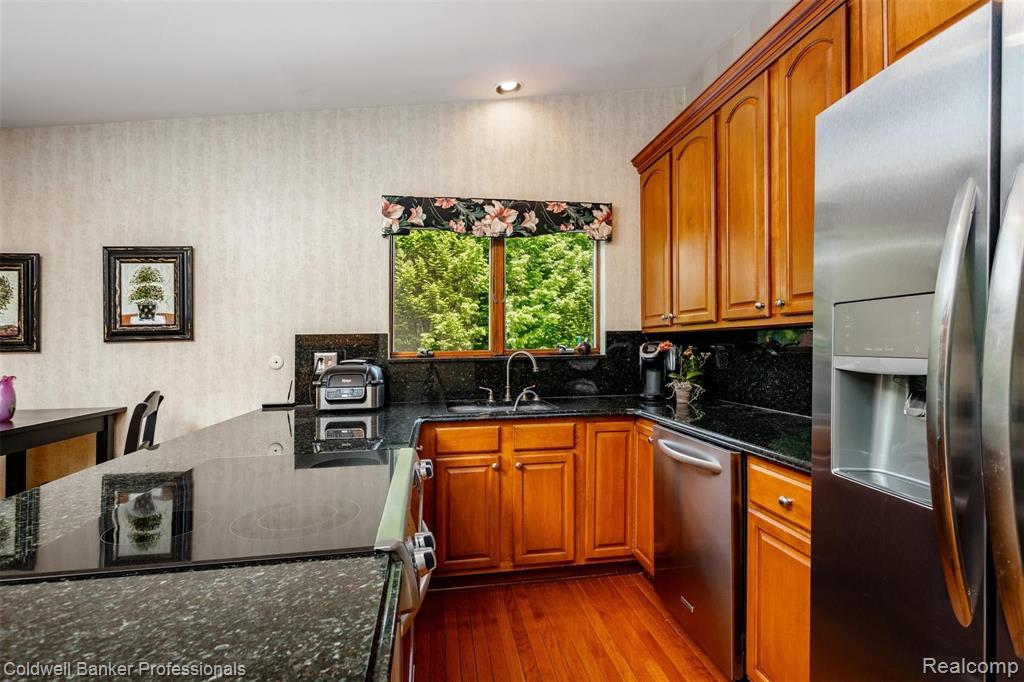 329 Lake Shore Road Grosse Pointe Farms, MI 48236 - Photo 13 of 41