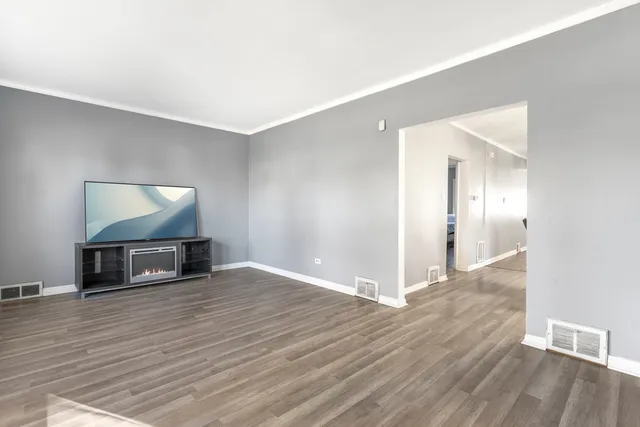 $285,000 | 5402 South 73rd Avenue, Summit, IL 60501