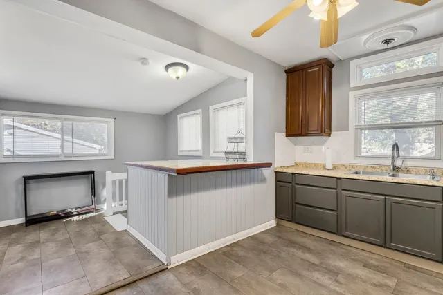 $285,000 | 5402 South 73rd Avenue, Summit, IL 60501