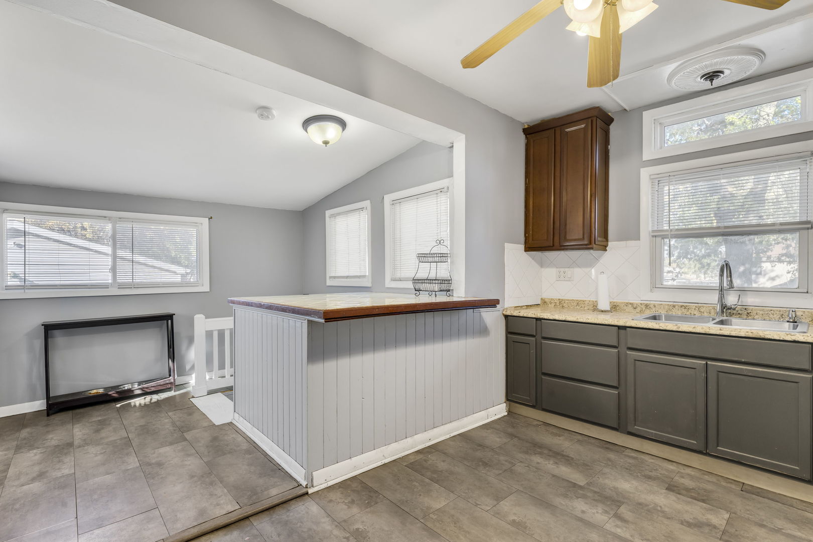 5402 South 73rd Avenue Summit, IL 60501 - Photo 10 of 17 a kitchen with granite countertop a sink and cabinets