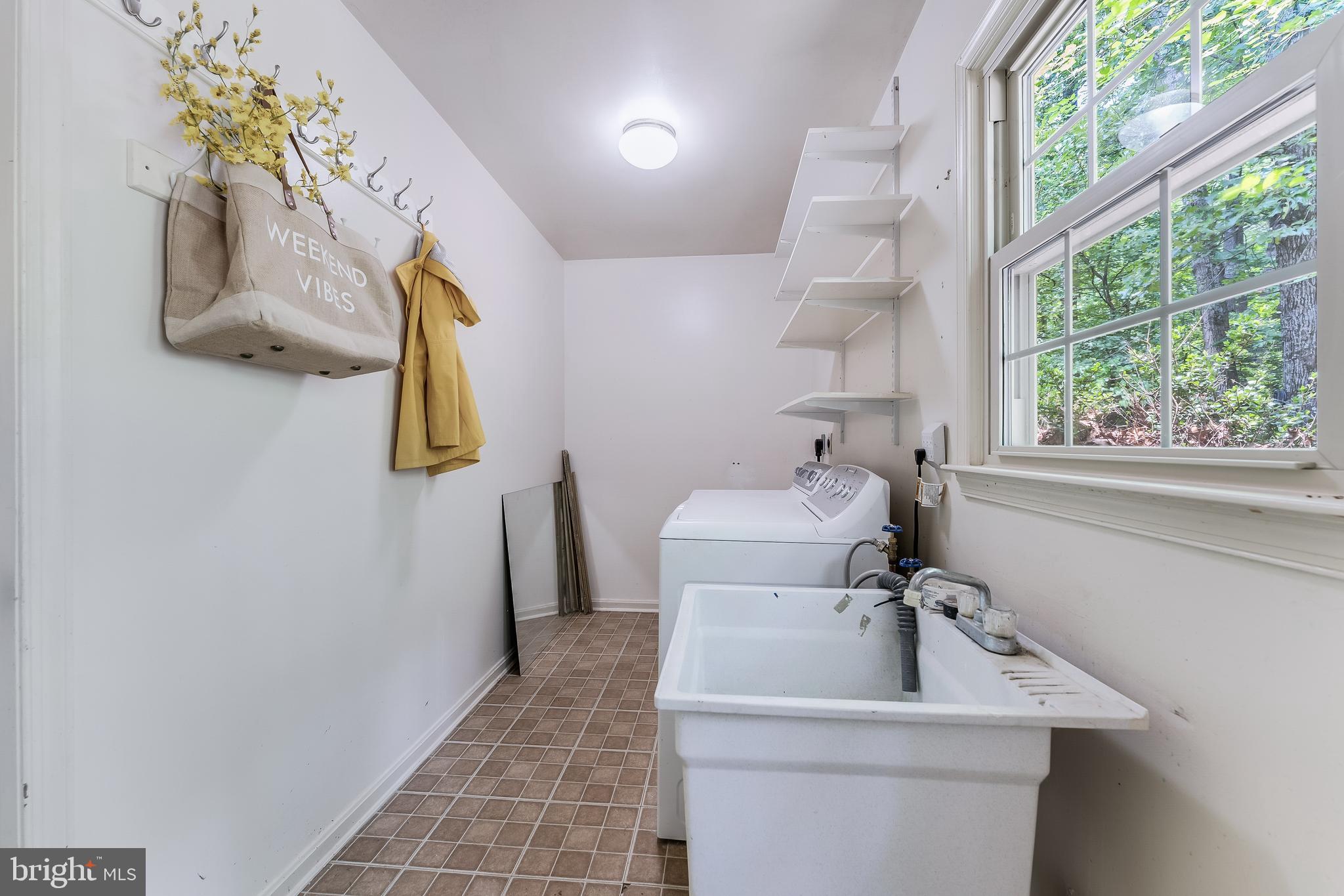11488 Bingham Terrace Reston, VA 20191 - Photo 31 of 59 Laundry/Mud room off of garage