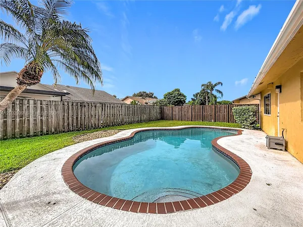 $4,200 | 8060 Northwest 51st Court, Unit 8060, Lauderhill, FL 33351