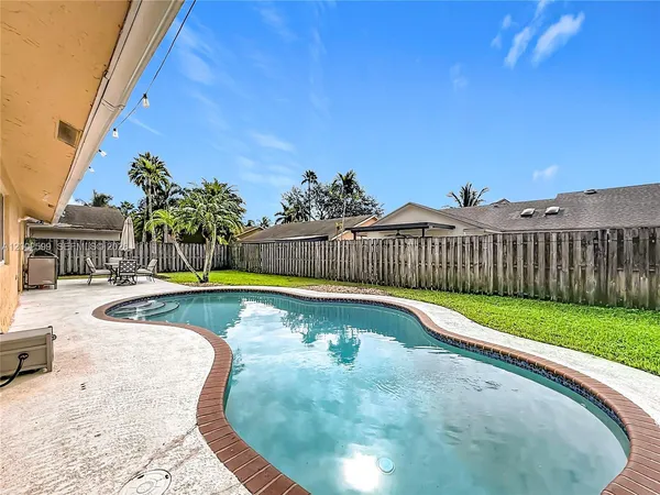 $4,200 | 8060 Northwest 51st Court, Unit 8060, Lauderhill, FL 33351