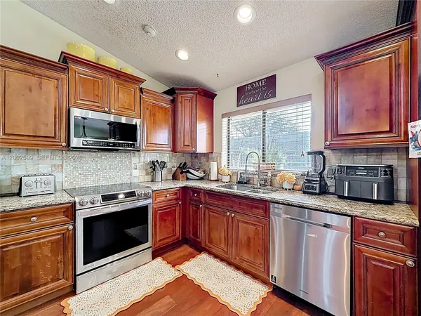$4,200 | 8060 Northwest 51st Court, Unit 8060, Lauderhill, FL 33351