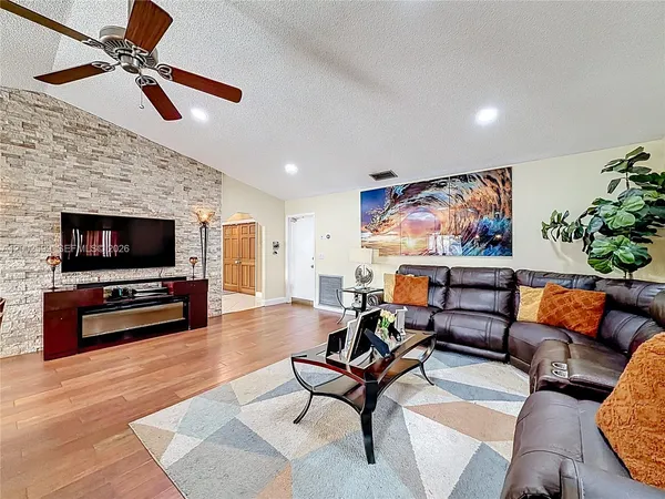 $4,200 | 8060 Northwest 51st Court, Unit 8060, Lauderhill, FL 33351