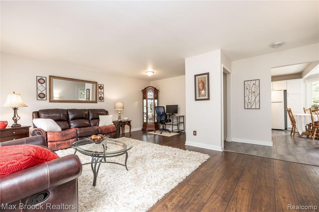 1390 Crescent Lane Rochester Hills, MI 48306 - Photo 9 of 27