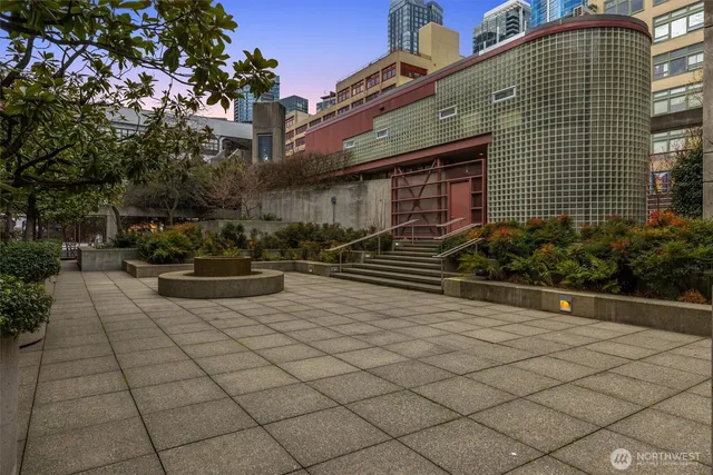 $749,000 | 1425 Western Avenue, Unit L310, Seattle, WA 98101