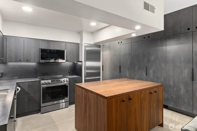 $749,000 | 1425 Western Avenue, Unit L310, Seattle, WA 98101