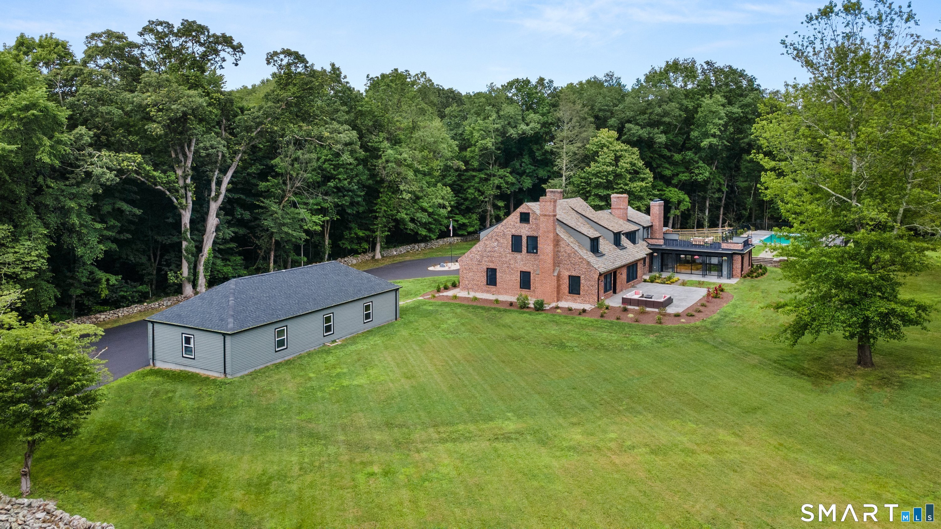 372 Tucker Hill Road Middlebury, CT 06762 - Photo 2 of 33