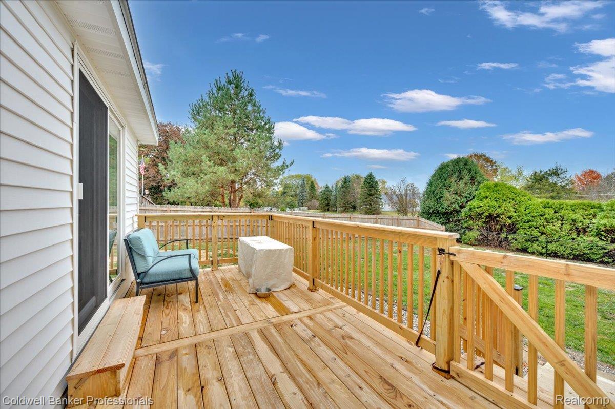 152 South Maple Leaf Road Lapeer, MI 48446 - Photo 19 of 23 Wooden terrace featuring a fenced backyard