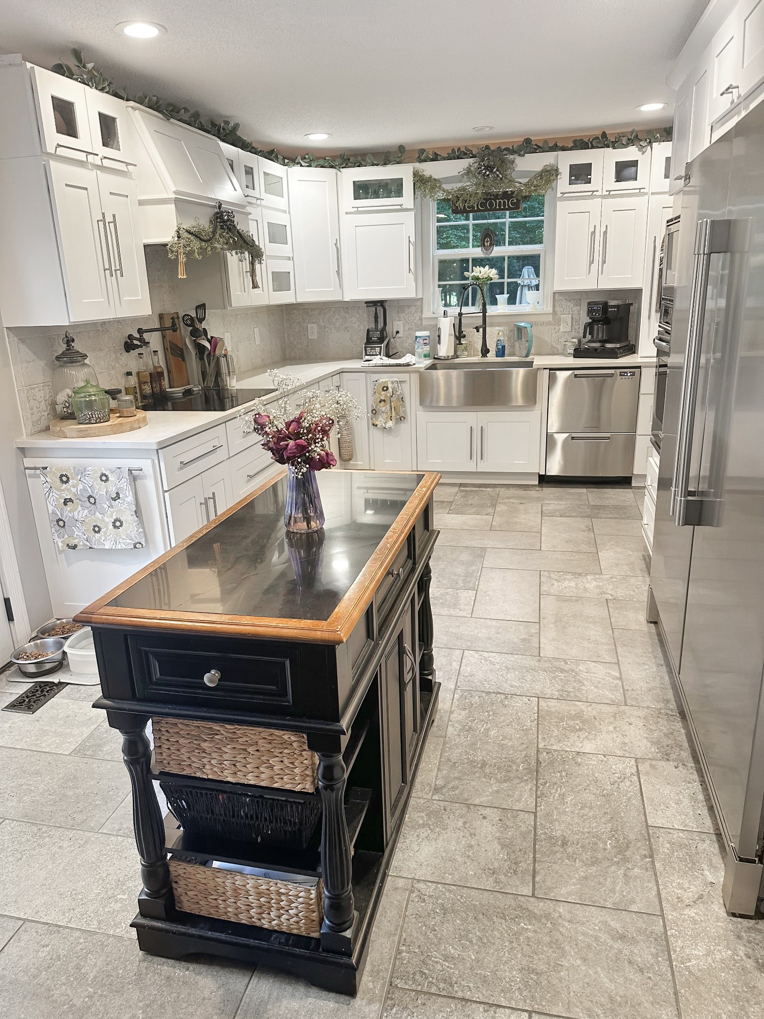 1016 Keyway Drive Pleasant View, TN 37146 - Photo 12 of 30 a kitchen with a stove a refrigerator and a oven