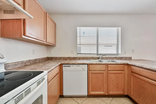 $1,900 | 6723 South 31st Drive, Phoenix, AZ 85041