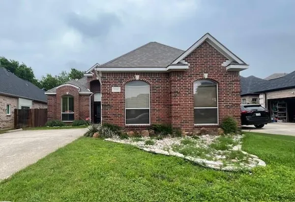 $2,700 | 408 Hideaway Court, Euless, TX 76039