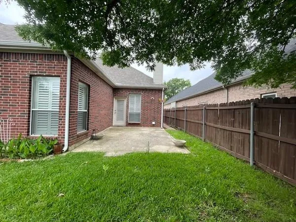 $2,700 | 408 Hideaway Court, Euless, TX 76039