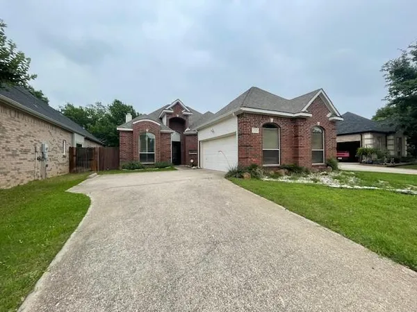 $2,700 | 408 Hideaway Court, Euless, TX 76039