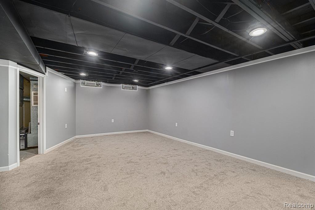 26842 Ford Road Dearborn Heights, MI 48127 - Photo 25 of 36
