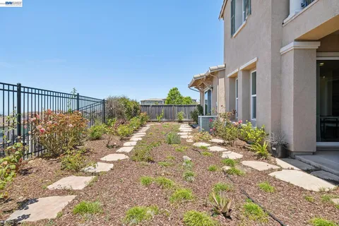$2,599,000 | 5 Stirling Way, Hayward, CA 94542