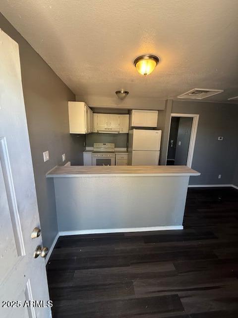 417 North 18th Drive, Unit 2 Phoenix, AZ 85007 - Photo 1 of 4 a view of kitchen cabinets and wooden floor