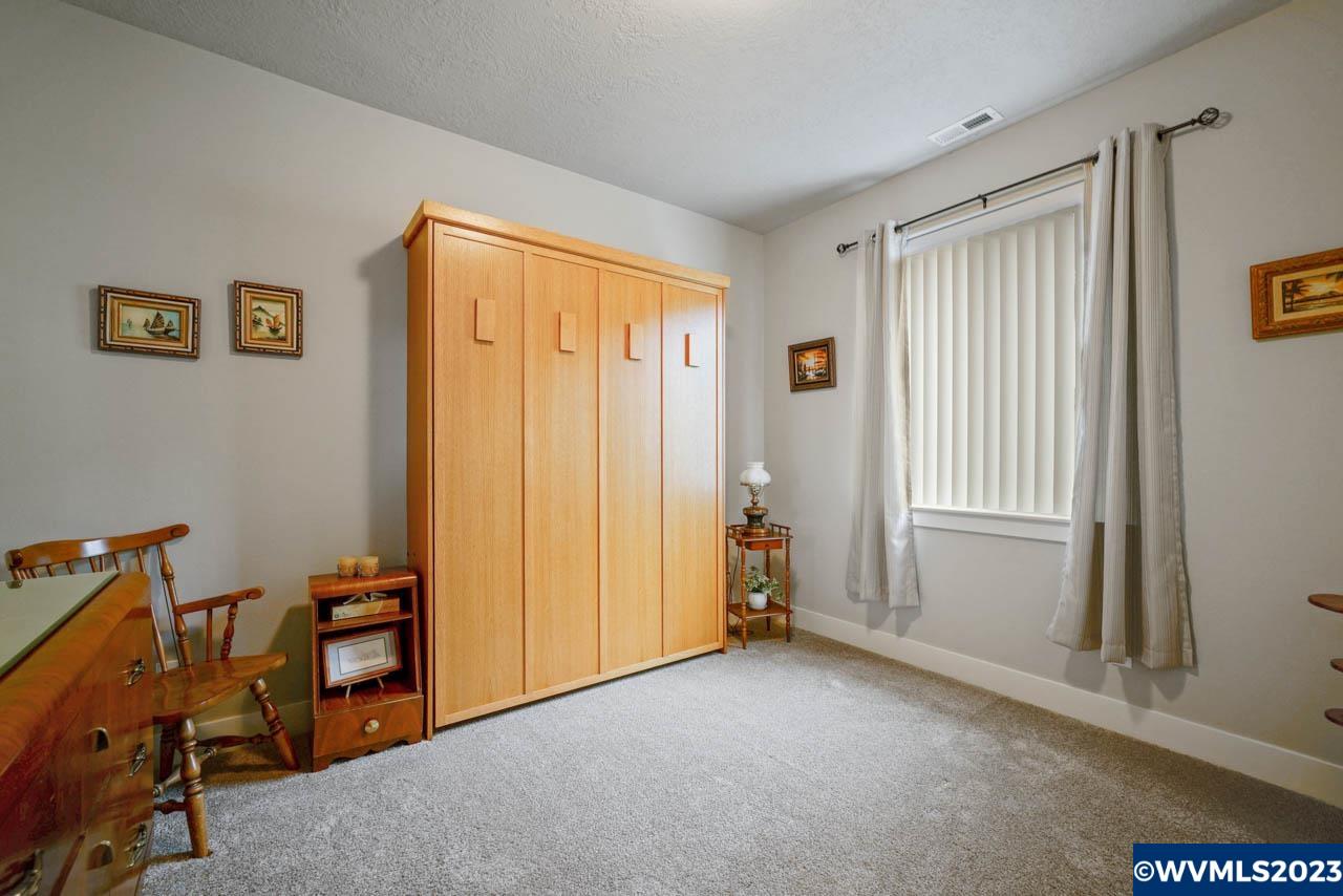 289 Southwest Applegate Trail Drive Dallas, OR 97338 - Photo 10 of 42 Gallery Image 10