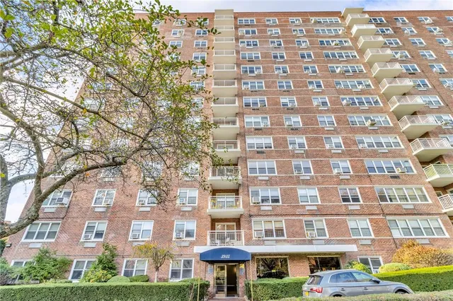 $159,000 | 3935 Blackstone Avenue, Unit 5K | Riverdale