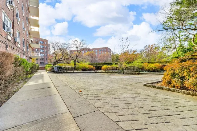 $159,000 | 3935 Blackstone Avenue, Unit 5K | Riverdale