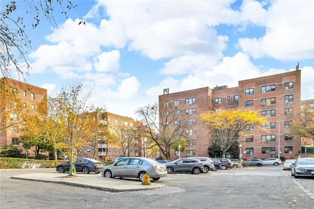 $159,000 | 3935 Blackstone Avenue, Unit 5K | Riverdale