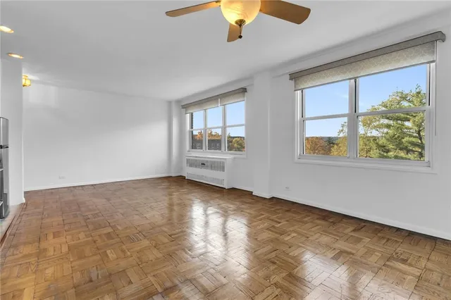 $159,000 | 3935 Blackstone Avenue, Unit 5K | Riverdale