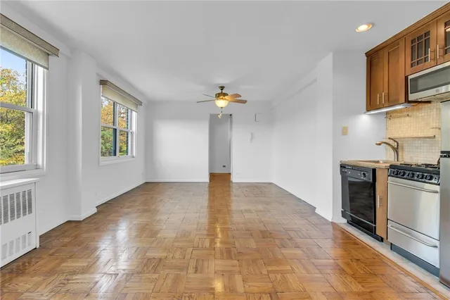 $159,000 | 3935 Blackstone Avenue, Unit 5K | Riverdale