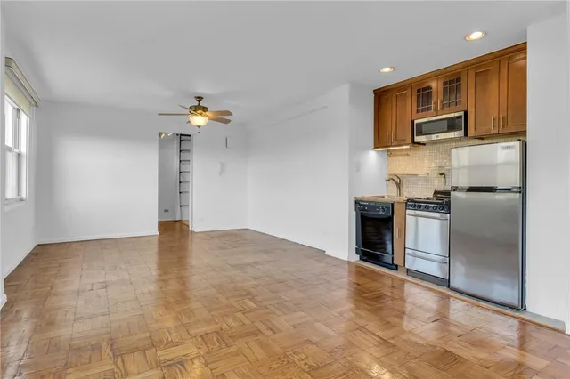 $159,000 | 3935 Blackstone Avenue, Unit 5K | Riverdale